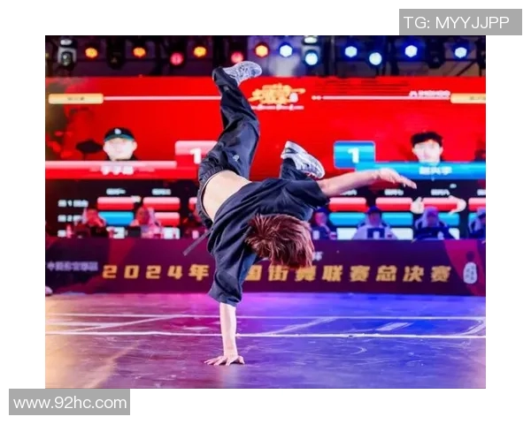 武汉街舞队在世界街舞大赛中以100分稳居积分榜首位