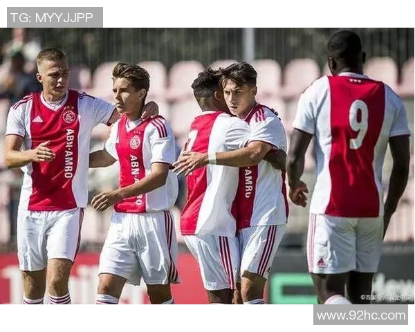 海伦芬主场迎战埃因霍温争夺荷甲积分榜关键战役