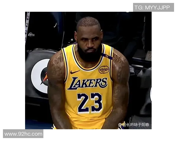 詹姆斯带领湖人对阵雷霆精彩比赛视频回顾与分析