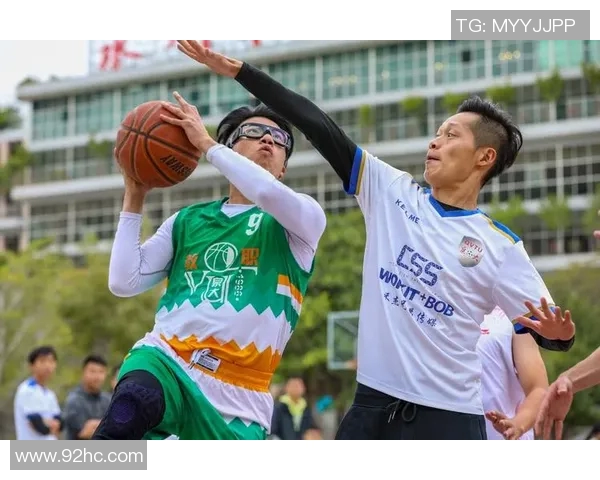哈化柏林与拜仁慕尼黑激战正酣精彩瞬间回顾与赛后分析